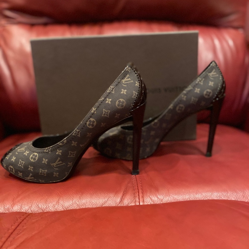 Louis Vuitton Pumps - Picture 5 of 7